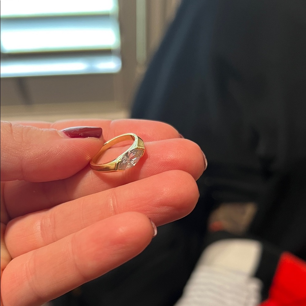 Elegant Gold Ring with Clear Stone